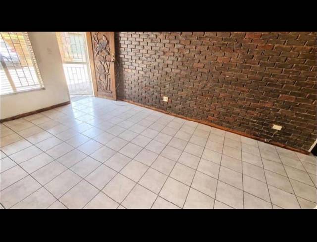 2 BEDROOM TOWNHOUSE FOR SALE IN RUSTENBURG CENTRAL